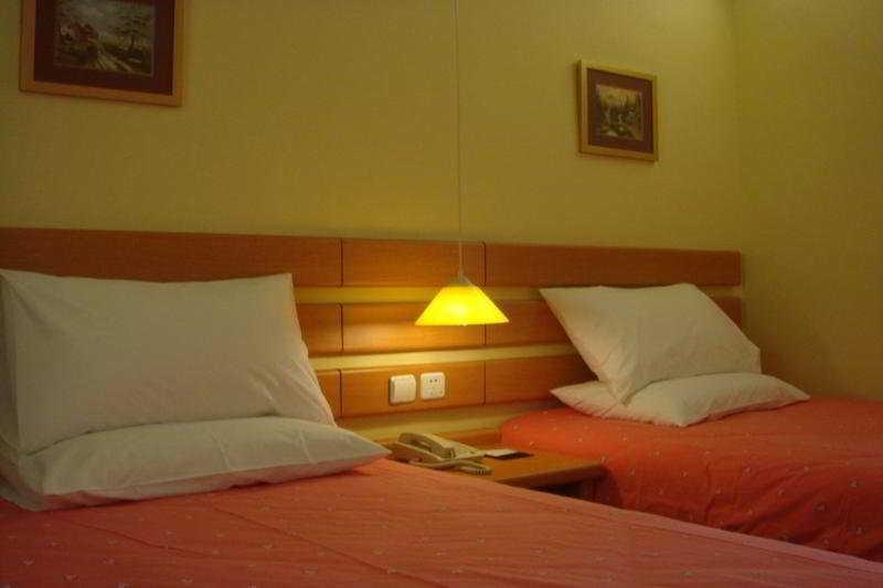 Home Inn Central Avenue Pedestrain Street Cáp Nhĩ Tân Ngoại thất bức ảnh